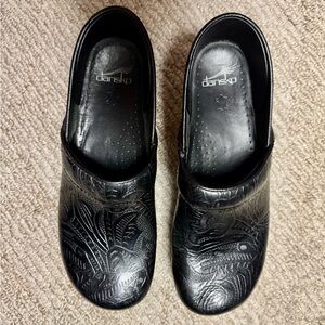 Dansko Black Embossed Professional Clogs Womens size 40 (US 10)